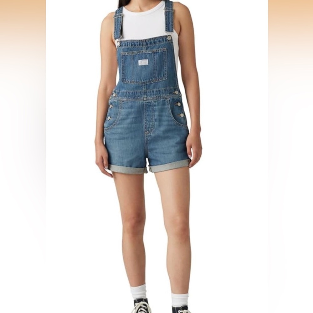 Like new - Levi overall shorts